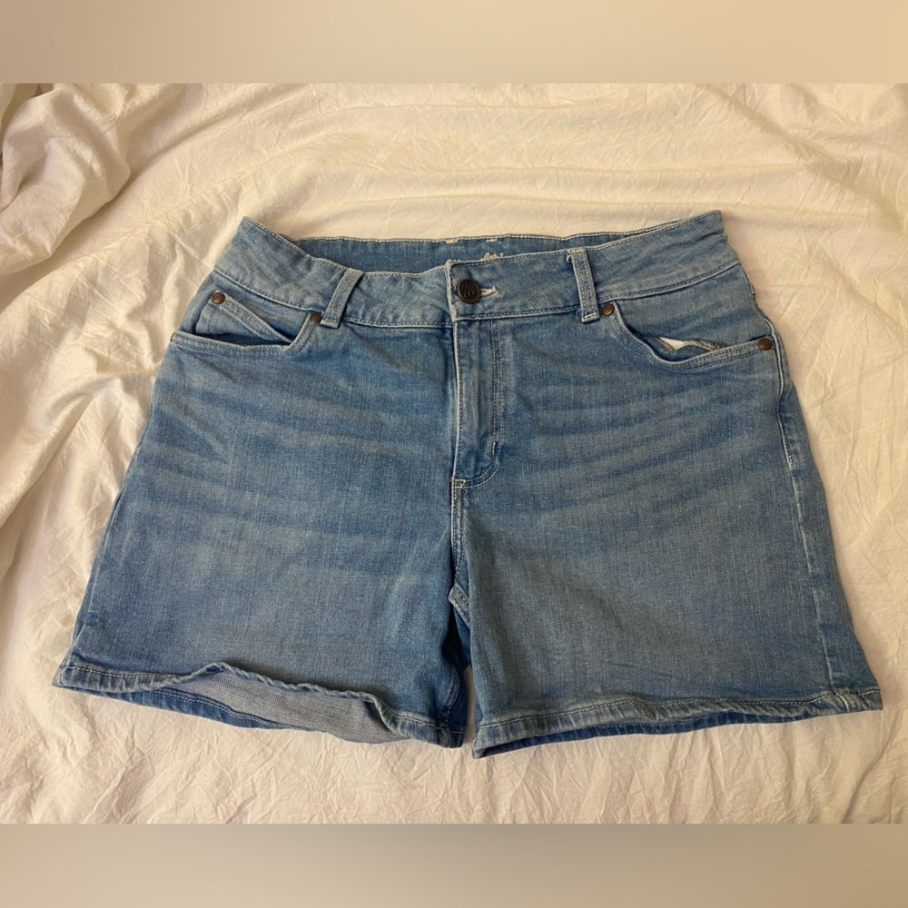 These are women’s wrangler shorts. brand new never worn, size 32.
